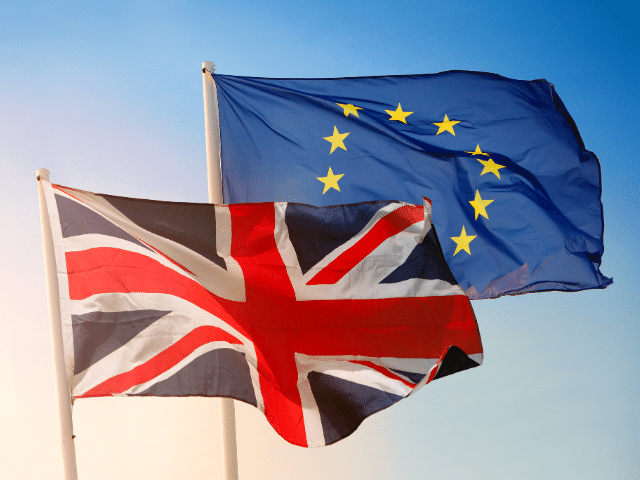 标题图片：英国和欧盟旗帜