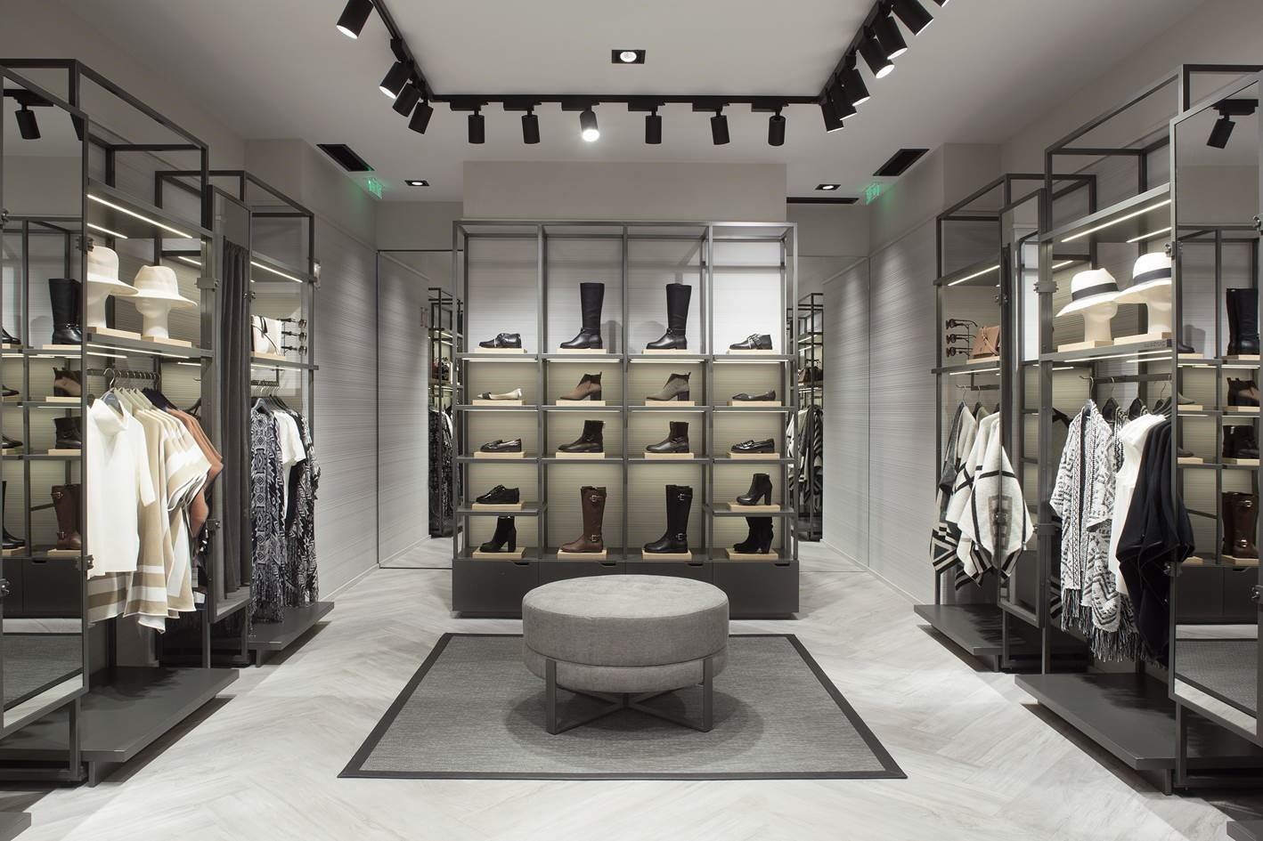 Image of a clothing store interior from Registered Community Design 3023381-0002